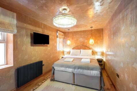 Lower Ground Floor Flat-016.jpg
