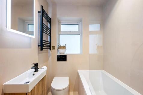 Lower Ground Floor Flat-009.jpg