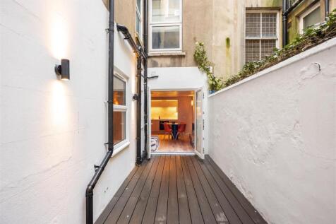 Lower Ground Floor Flat-019.jpg