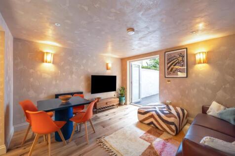 Lower Ground Floor Flat-004.jpg