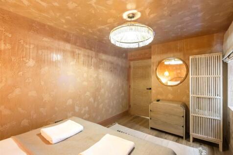 Lower Ground Floor Flat-017.jpg