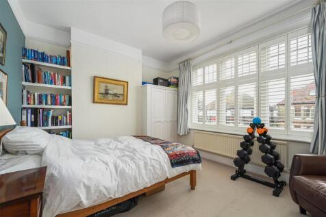 6 WilburyCresent, Hove, BN3 (11).jpg