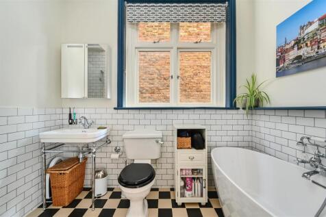 6 WilburyCresent, Hove, BN3 (13).jpg
