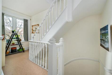6 WilburyCresent, Hove, BN3 (15).jpg