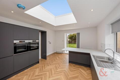 Ashfold Avenue, 5_017.jpg