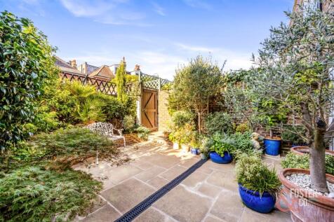 Rochester Gardens, 10-019.JPG