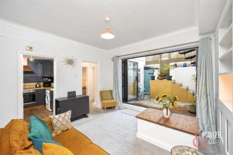 St Aubyns 22, Flat 2-007.JPG