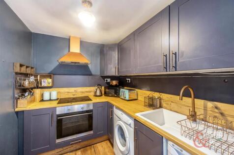 St Aubyns 22, Flat 2-008.JPG