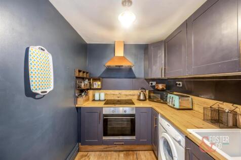 St Aubyns 22, Flat 2-009.JPG