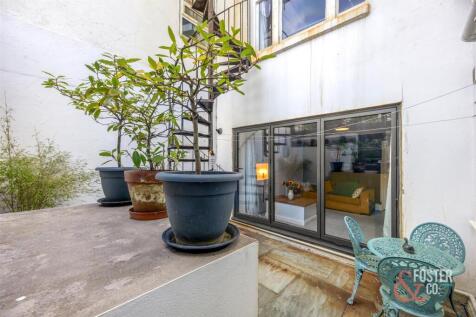 St Aubyns 22, Flat 2-018.JPG