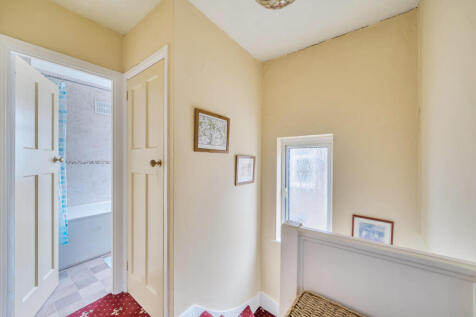 1365527-5-68ee4bf...