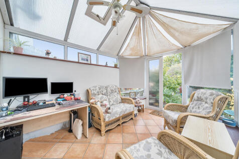 1365527-9-68ee4c3...