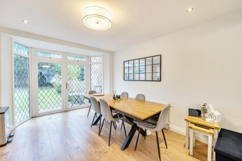 1360517-4-68e9341...