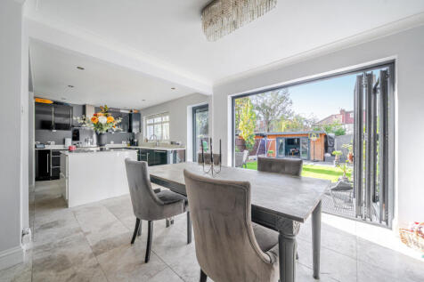 1370499-10-68f76b...