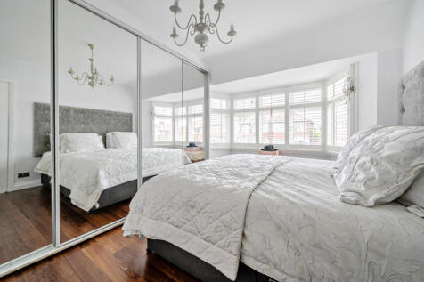 1370499-5-68f76db...