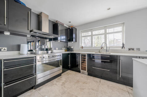 1370499-12-68f76b...