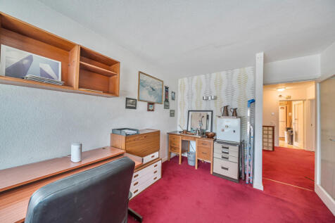 1369655-4-68fa556...