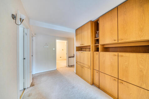 1370397-8-68fb99c...