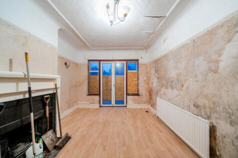 1376686-5-690cd65...