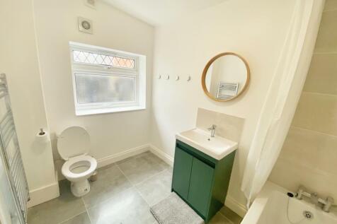 Bathroom 3.jpeg