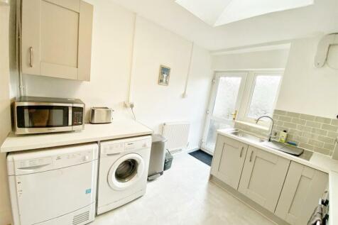 Kitchen 3.JPG
