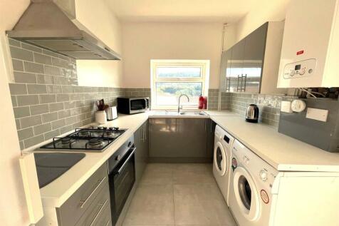 Kitchen Low.jpeg