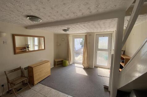 Living Area 3.JPG