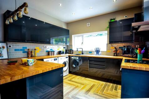 Kitchen c.jpg