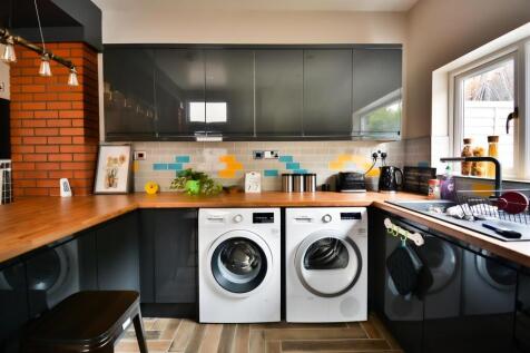 Kitchen a.jpg