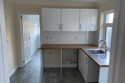 Kitchen 2.jpeg