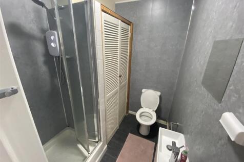 4RT Shower Room.JPG