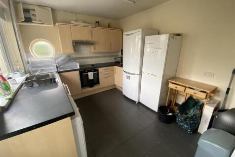 4RT Kitchen.JPG