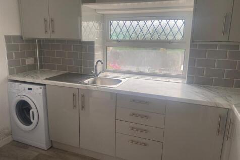 Kitchen 2.jpeg