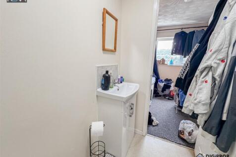 room4_ensuite_2.jpg