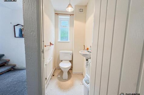 Toilet_1.jpg