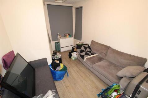 Flat 2 living.jpg