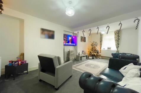 1764778018_8_8772ff2d-b47d-4dce-b583-afcd6a3d3a58_