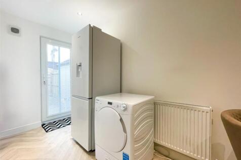 1764778019_15_99441050-ad54-45ae-a3f7-ae59c512f226