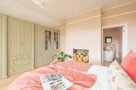 Principal bedroom