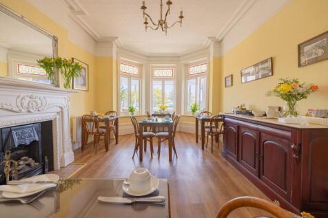Breakfast Room 