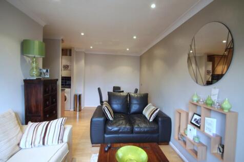 living room / dinnin