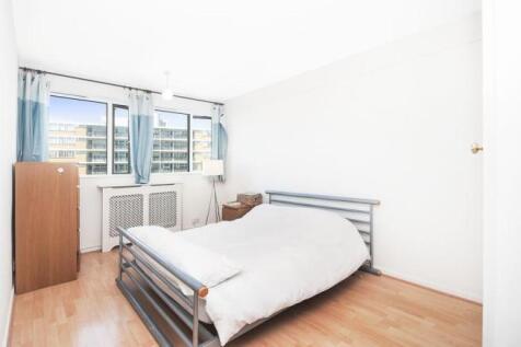 SPACIOUS DOUBLE BEDROOM