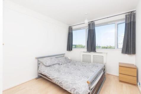 SPACIOUS DOUBLE BEDROOM 2