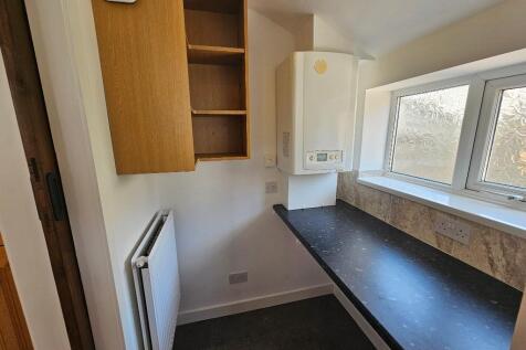 utility room (off kitchen)