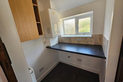 utility room (off kitchen)