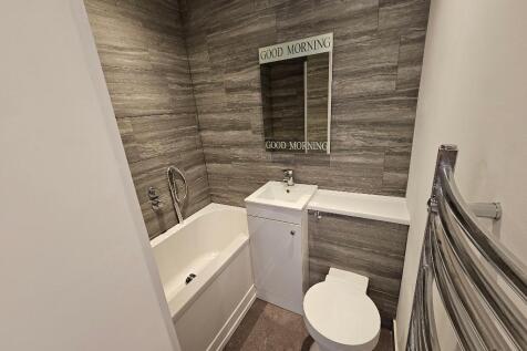 upstairs bathroom 