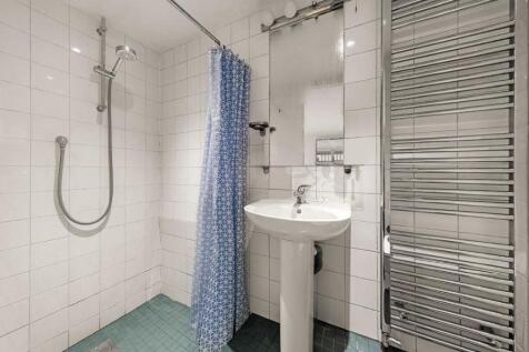 en-suite Bedroom 2