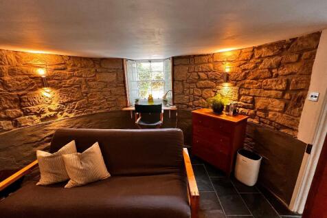Bed/Sitting Room