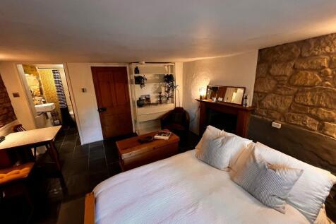 Bed/Sitting Room