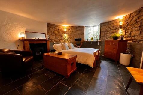 Bed/Sitting Room